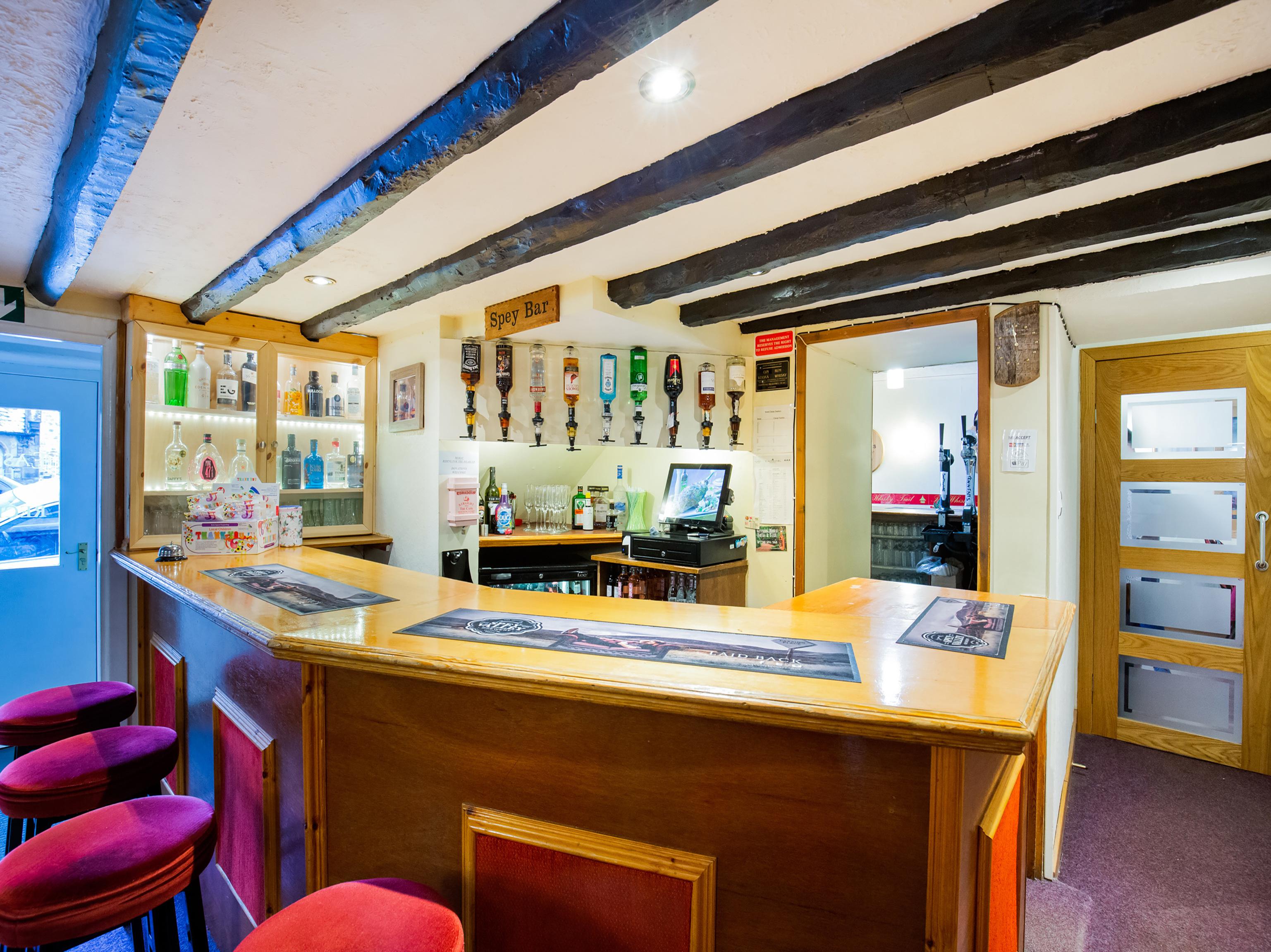 Oyo Eastbank Hotel, Speyside Scotland Rothes Bagian luar foto