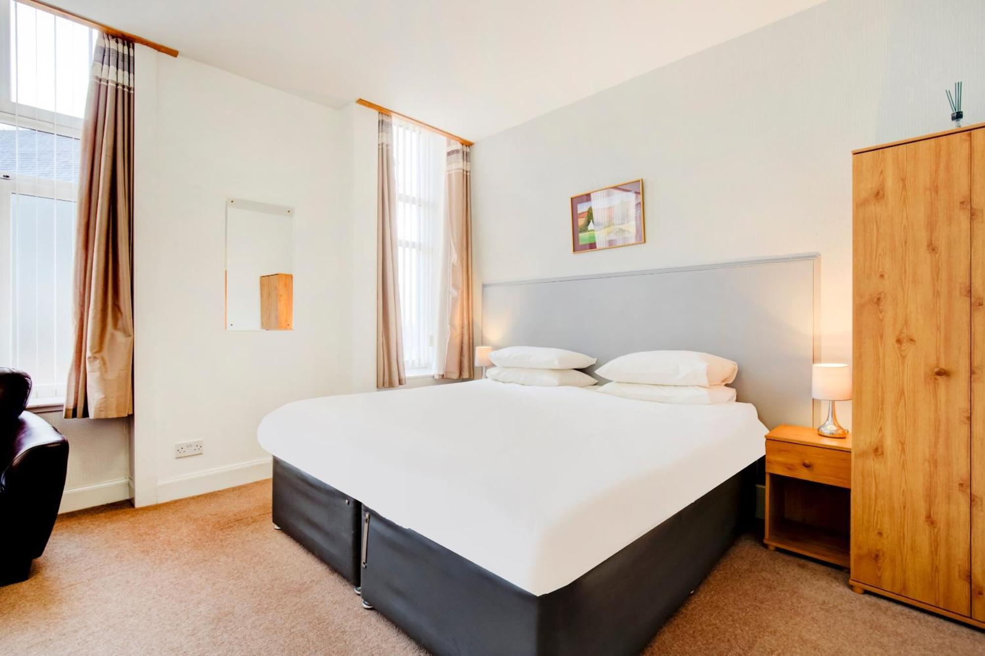 Oyo Eastbank Hotel, Speyside Scotland Rothes Bagian luar foto