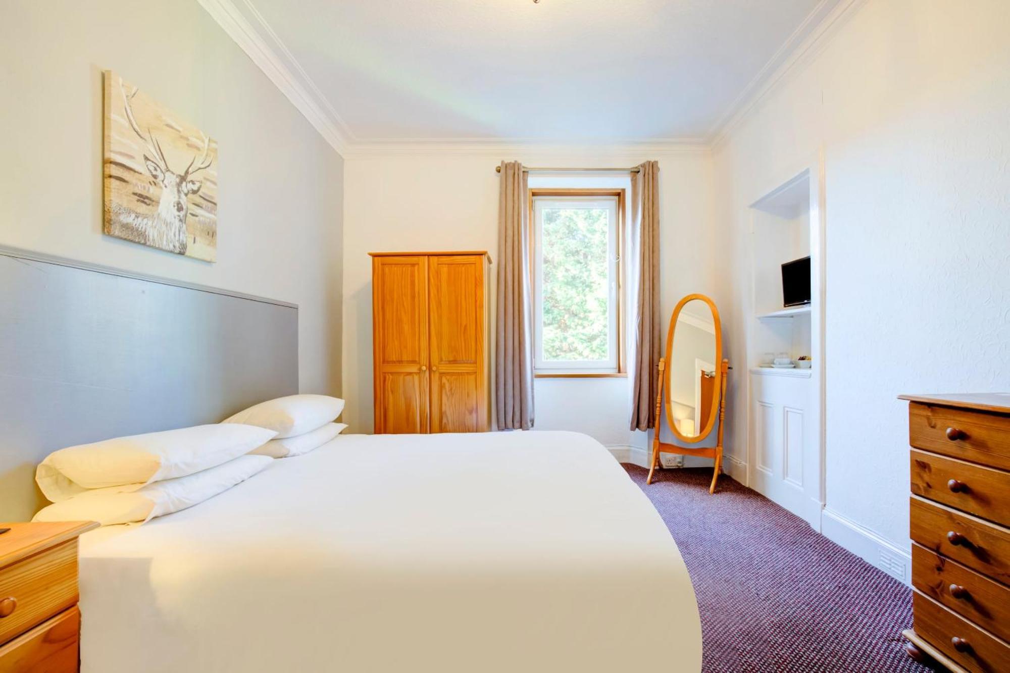 Oyo Eastbank Hotel, Speyside Scotland Rothes Bagian luar foto
