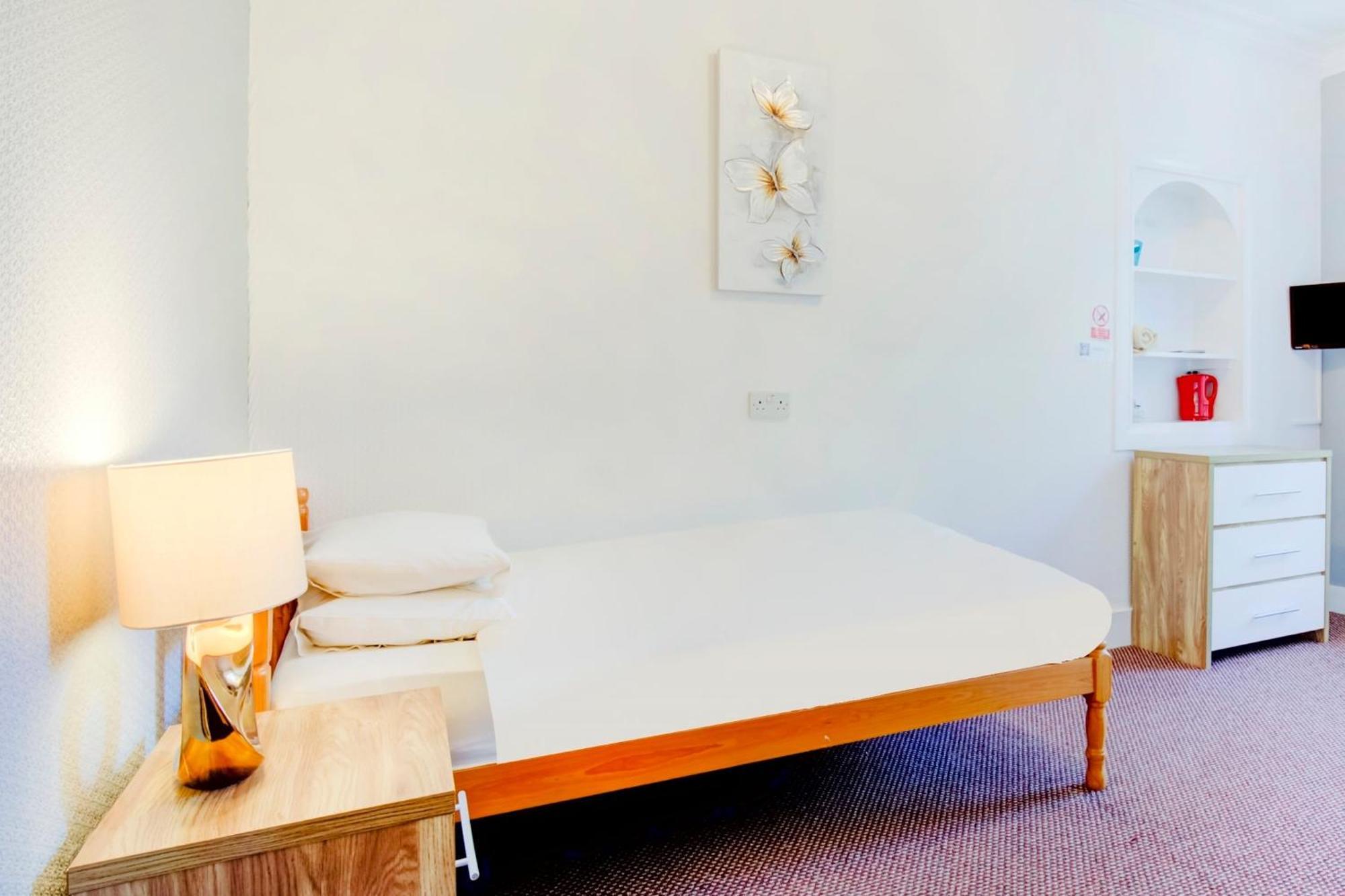 Oyo Eastbank Hotel, Speyside Scotland Rothes Bagian luar foto