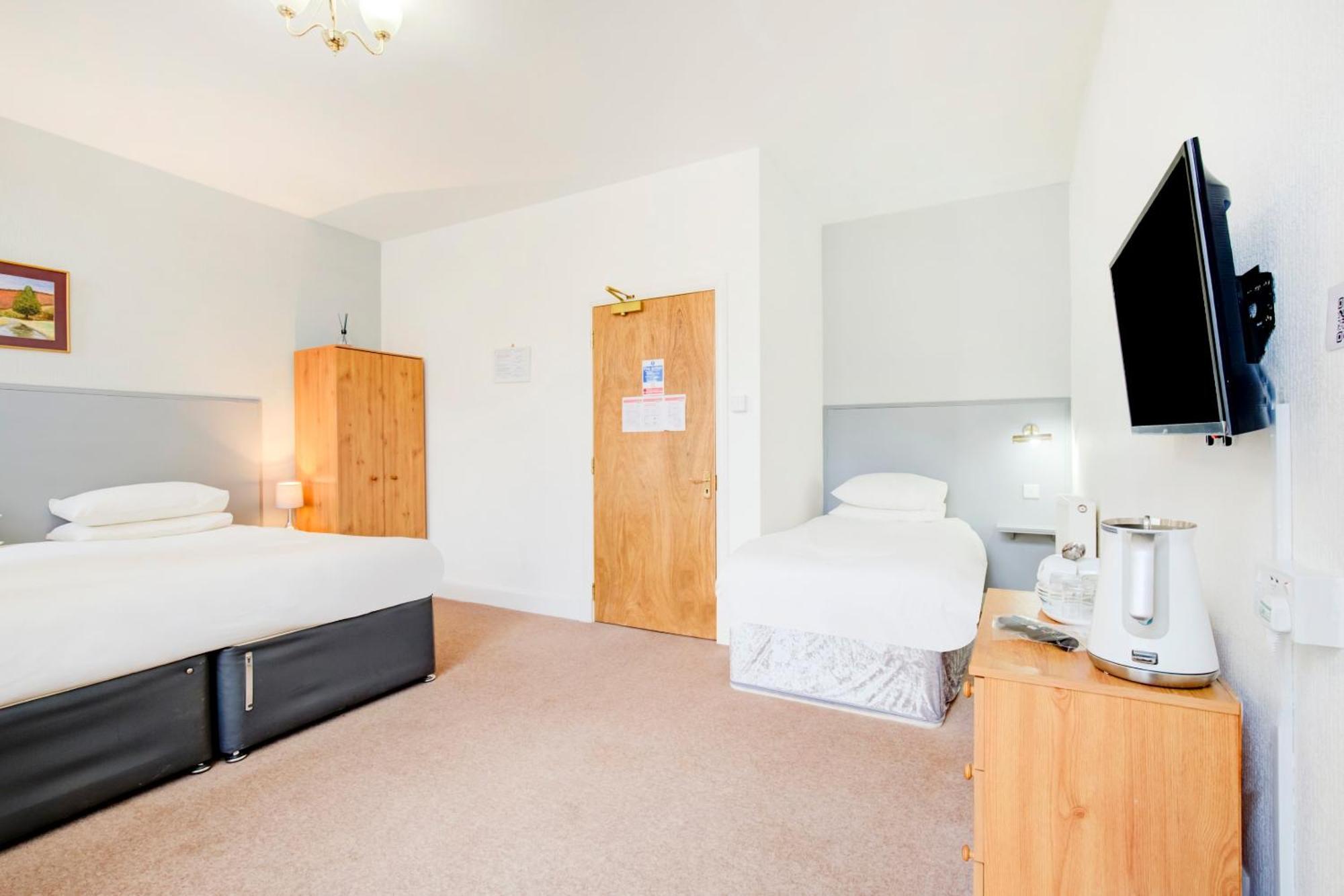 Oyo Eastbank Hotel, Speyside Scotland Rothes Bagian luar foto
