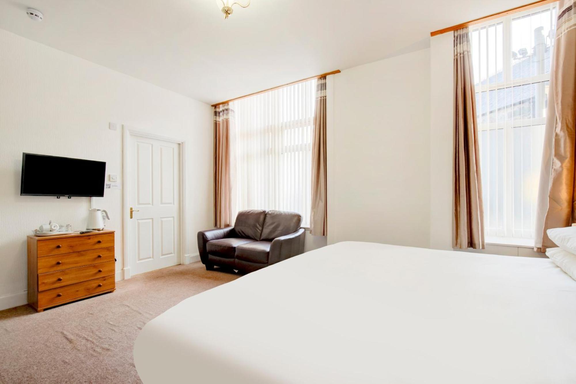 Oyo Eastbank Hotel, Speyside Scotland Rothes Bagian luar foto