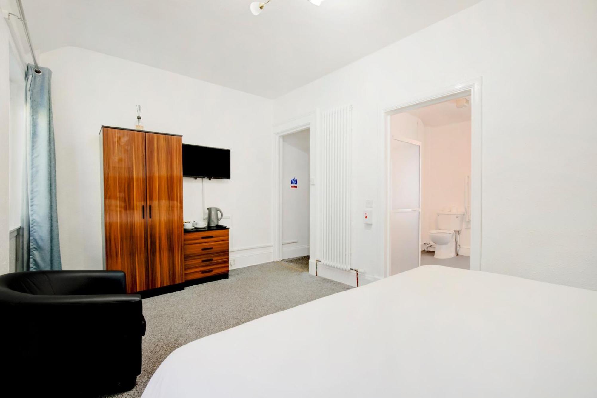 Oyo Eastbank Hotel, Speyside Scotland Rothes Bagian luar foto
