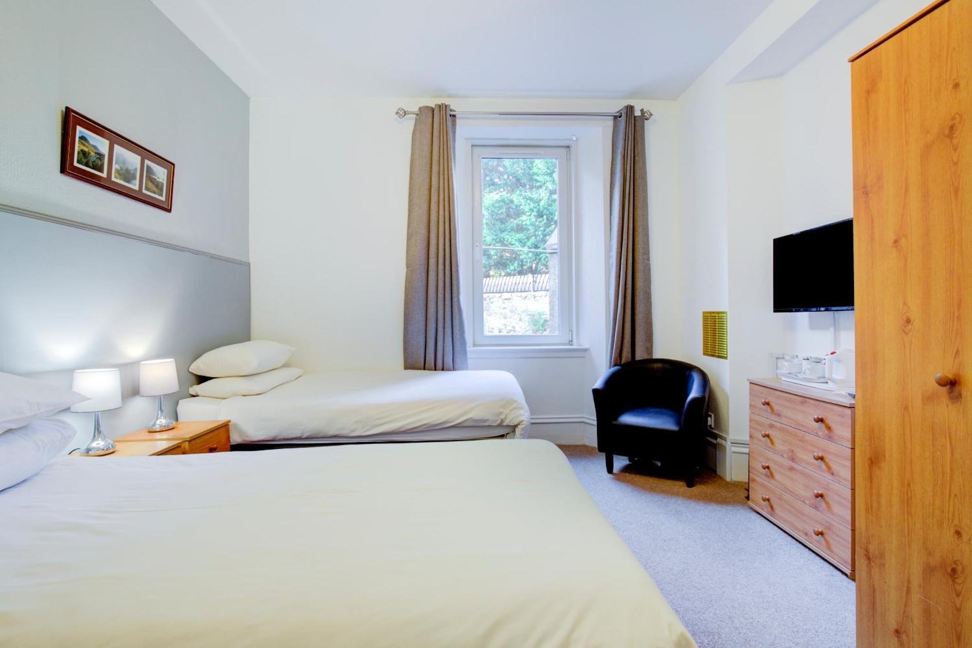 Oyo Eastbank Hotel, Speyside Scotland Rothes Bagian luar foto
