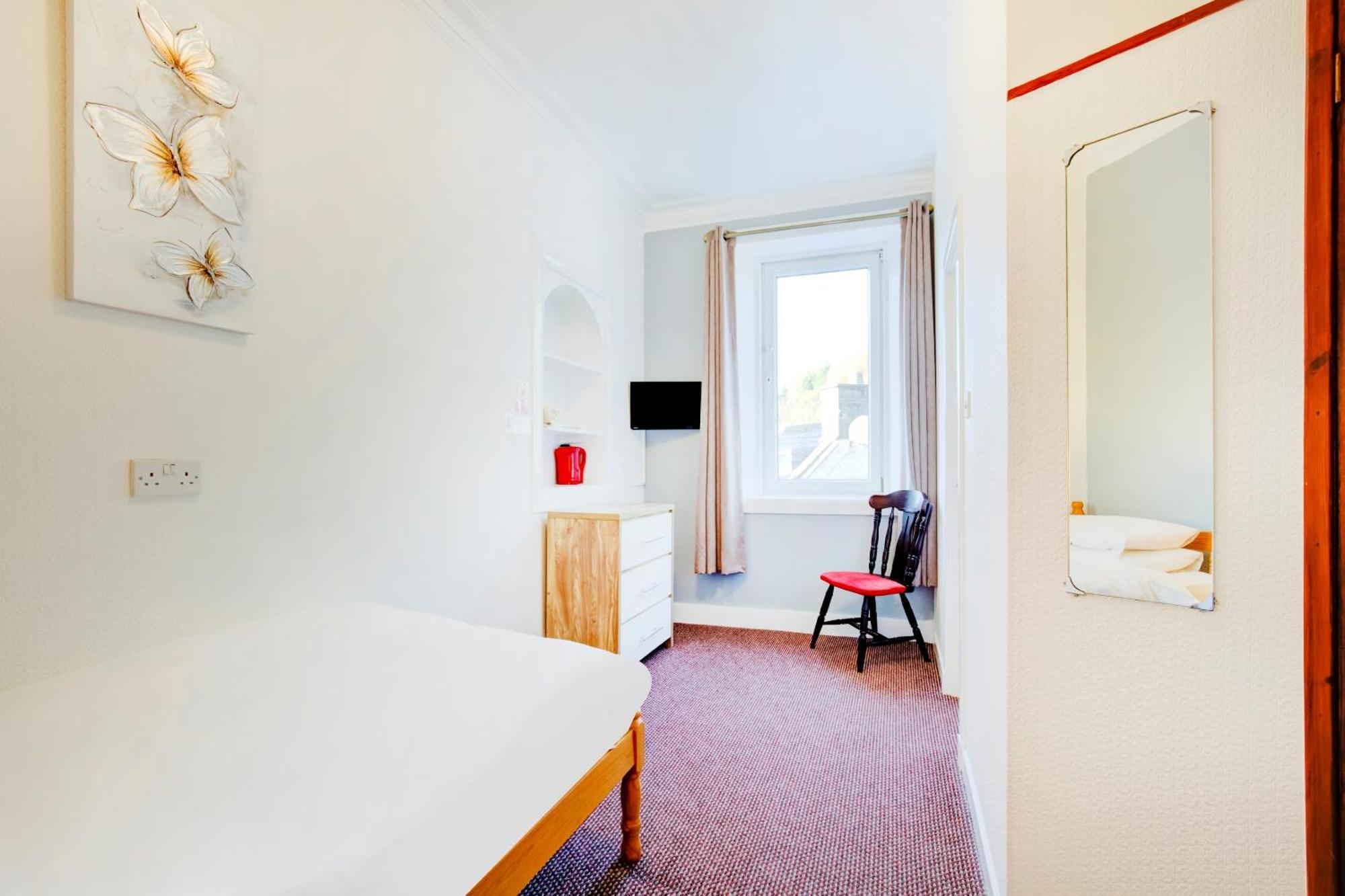 Oyo Eastbank Hotel, Speyside Scotland Rothes Bagian luar foto