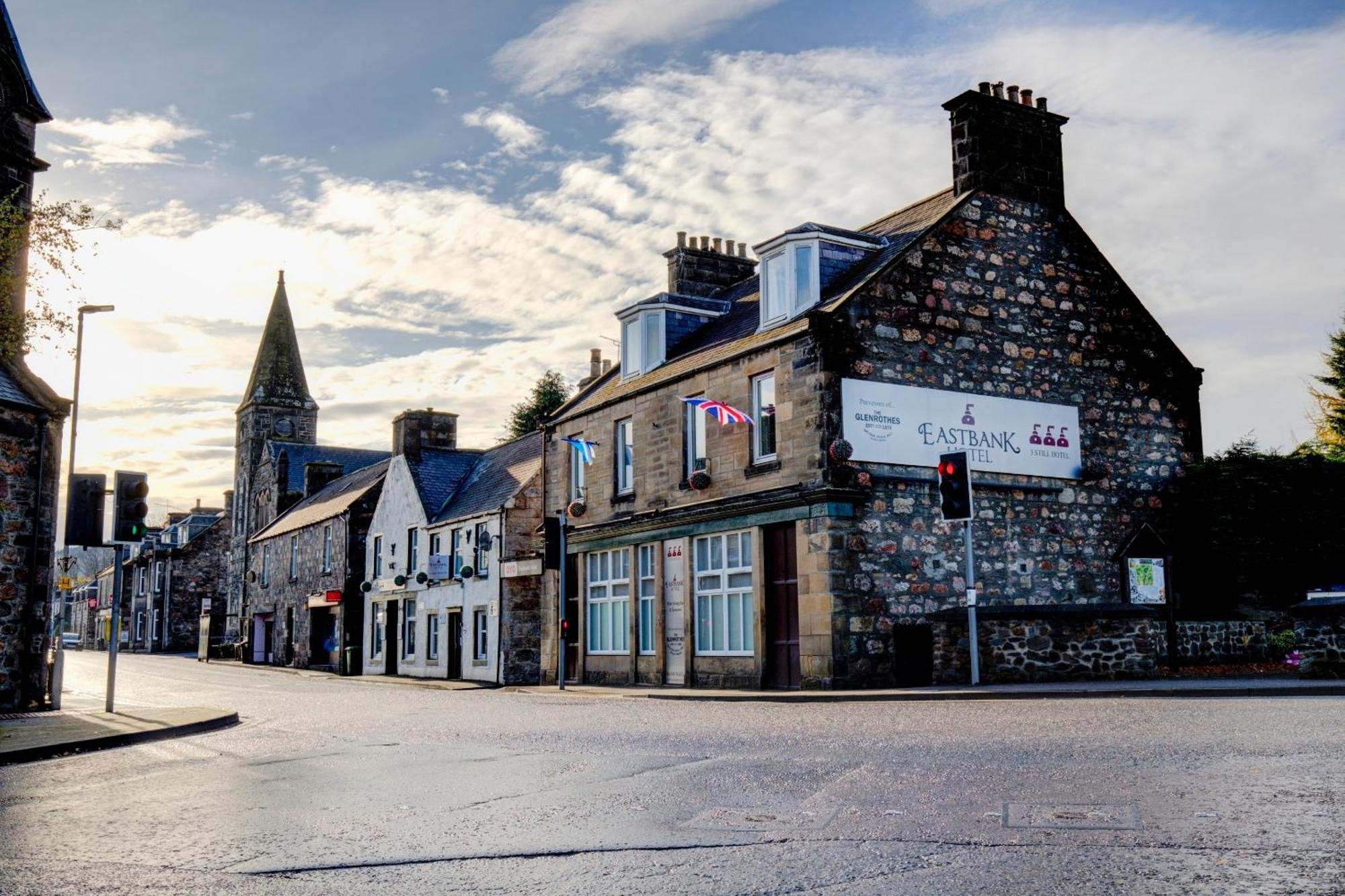 Oyo Eastbank Hotel, Speyside Scotland Rothes Bagian luar foto