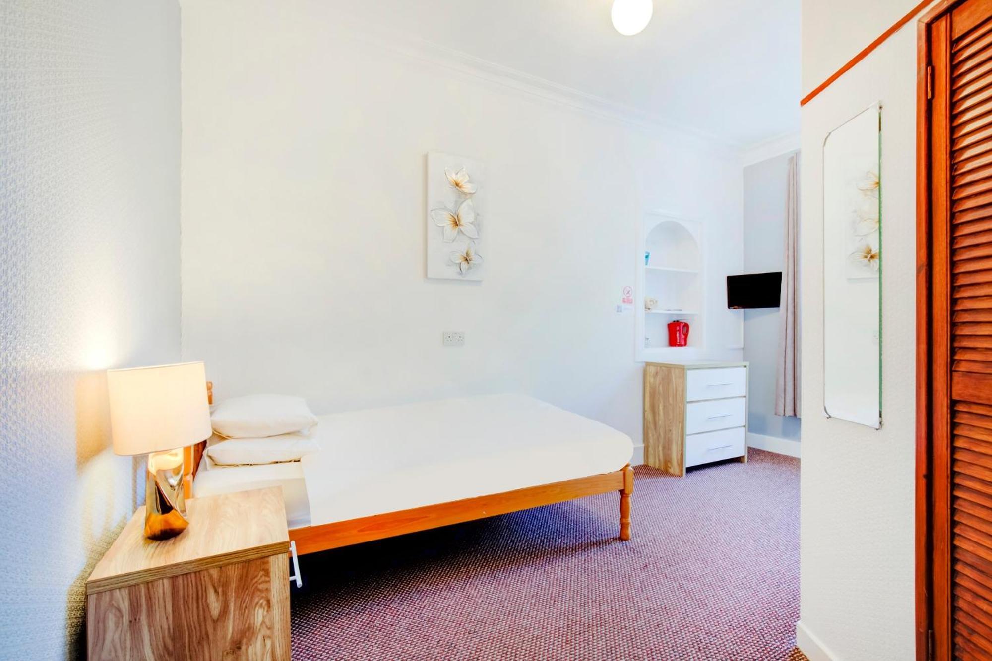 Oyo Eastbank Hotel, Speyside Scotland Rothes Bagian luar foto