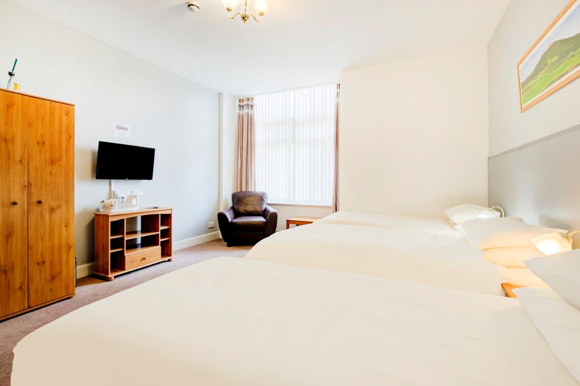 Oyo Eastbank Hotel, Speyside Scotland Rothes Bagian luar foto