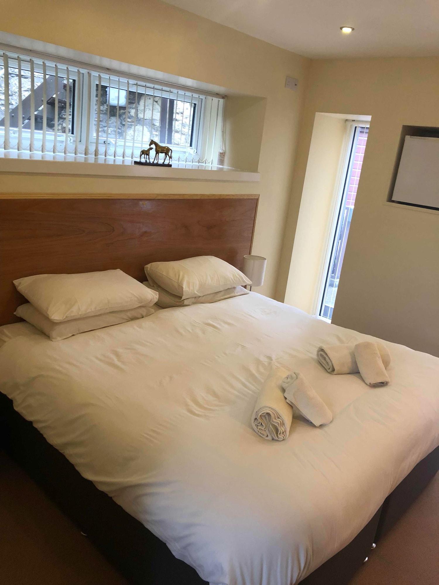 Oyo Eastbank Hotel, Speyside Scotland Rothes Bagian luar foto