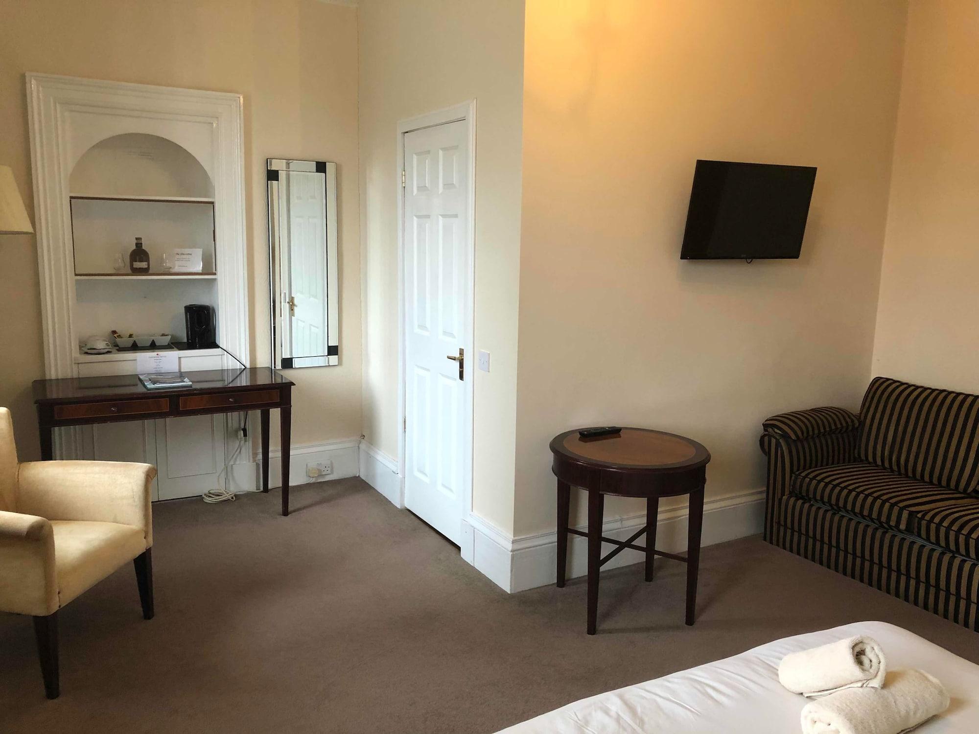 Oyo Eastbank Hotel, Speyside Scotland Rothes Bagian luar foto