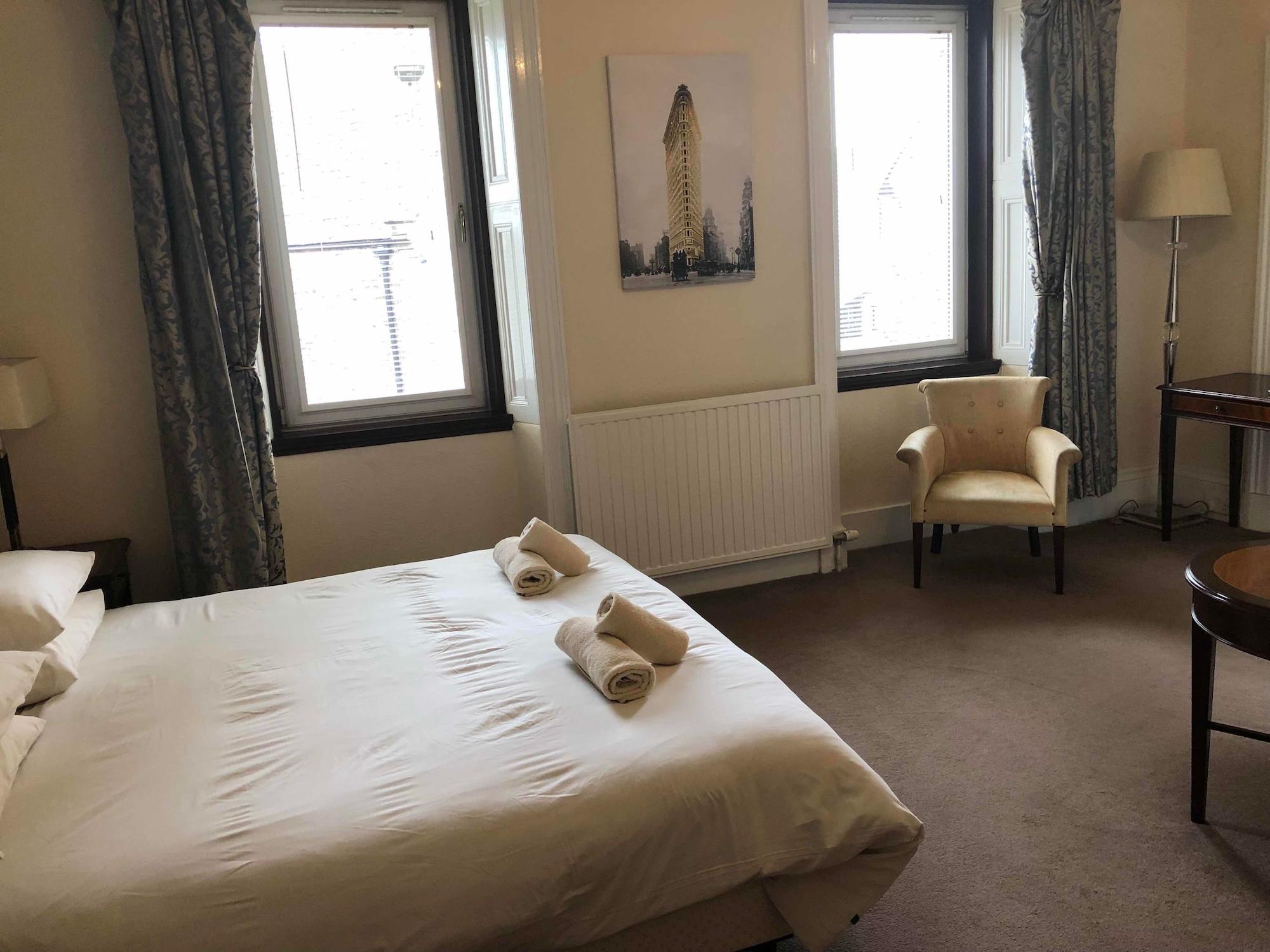 Oyo Eastbank Hotel, Speyside Scotland Rothes Bagian luar foto